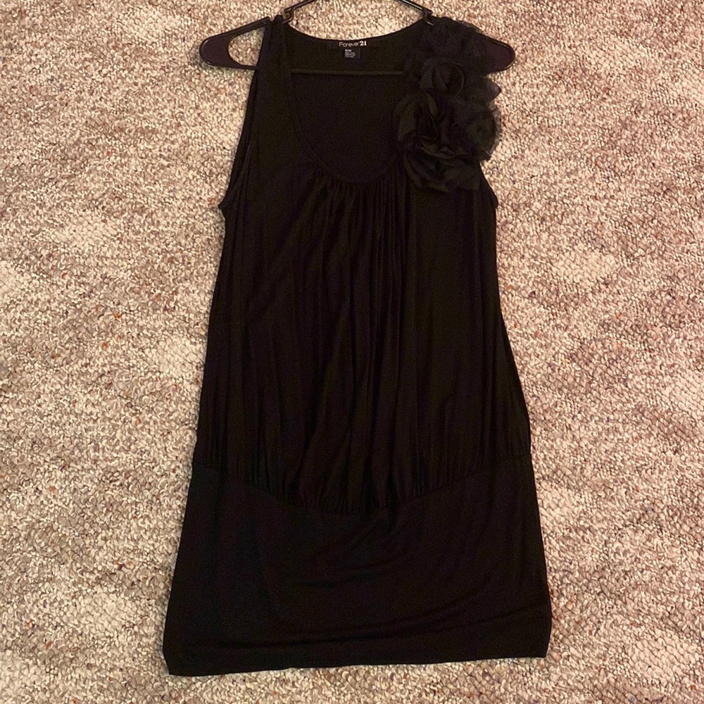 Forever 21 black sleeveless top with rosettes